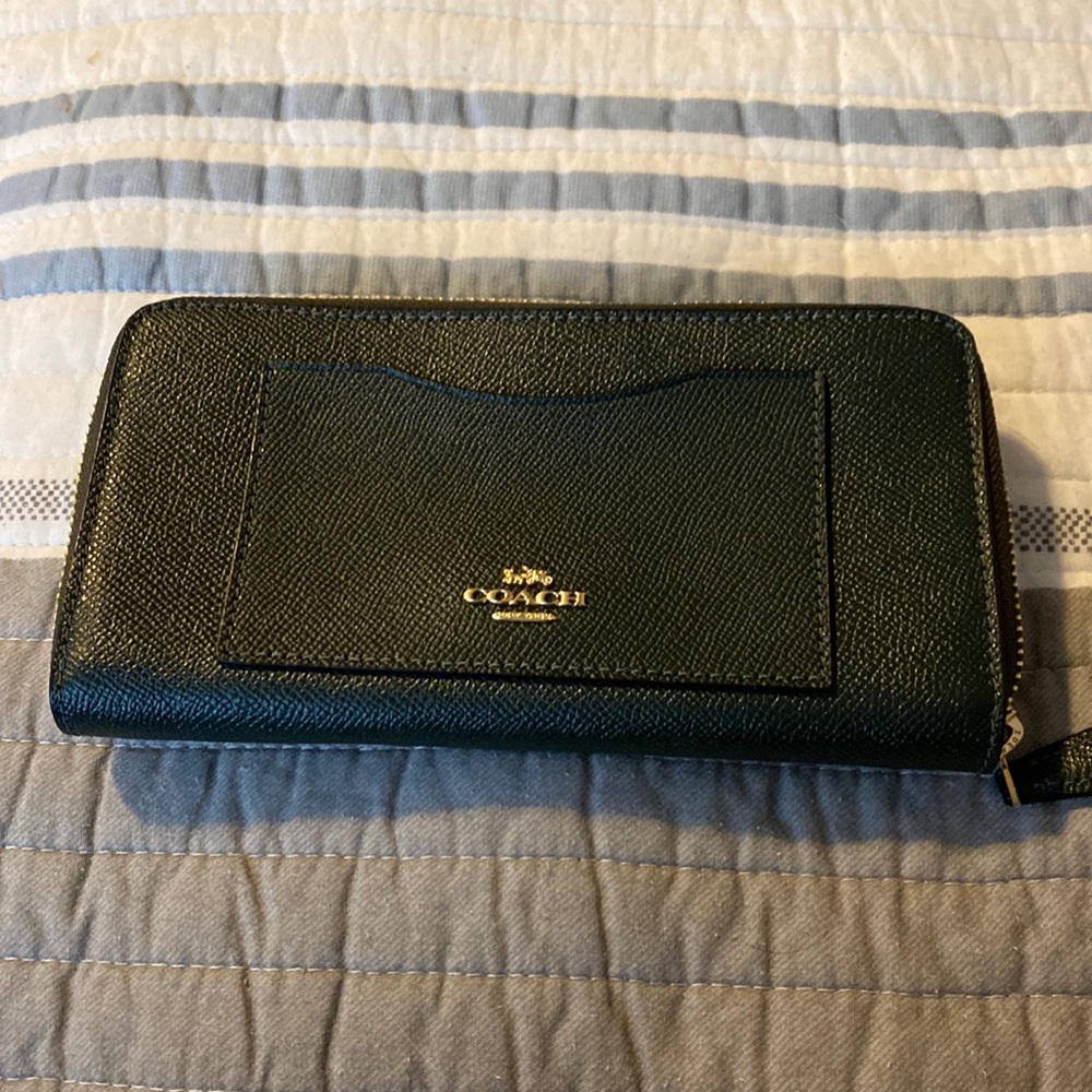 Black leather Coach zippered wallet. Great condition.